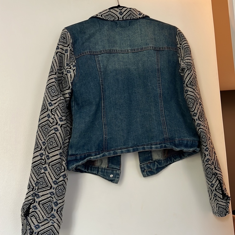 Detailed Jean jacket - Picture 3 of 4
